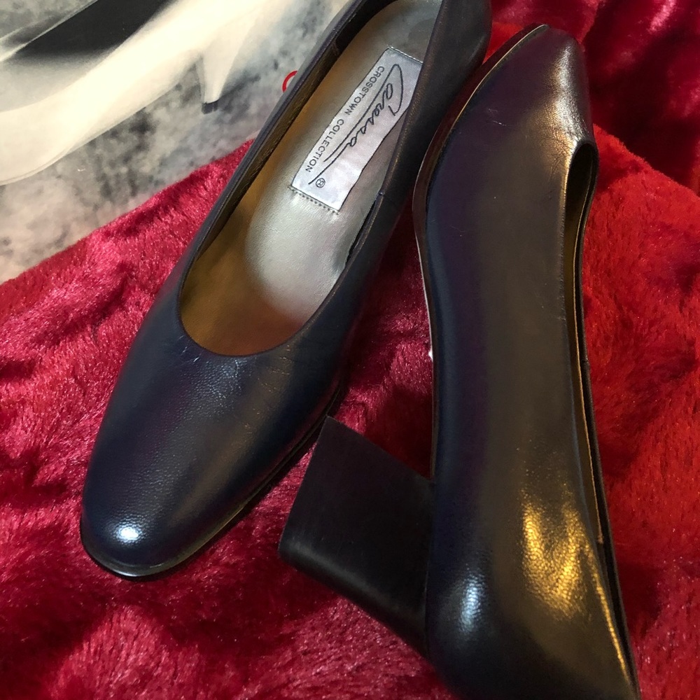 Navy heels